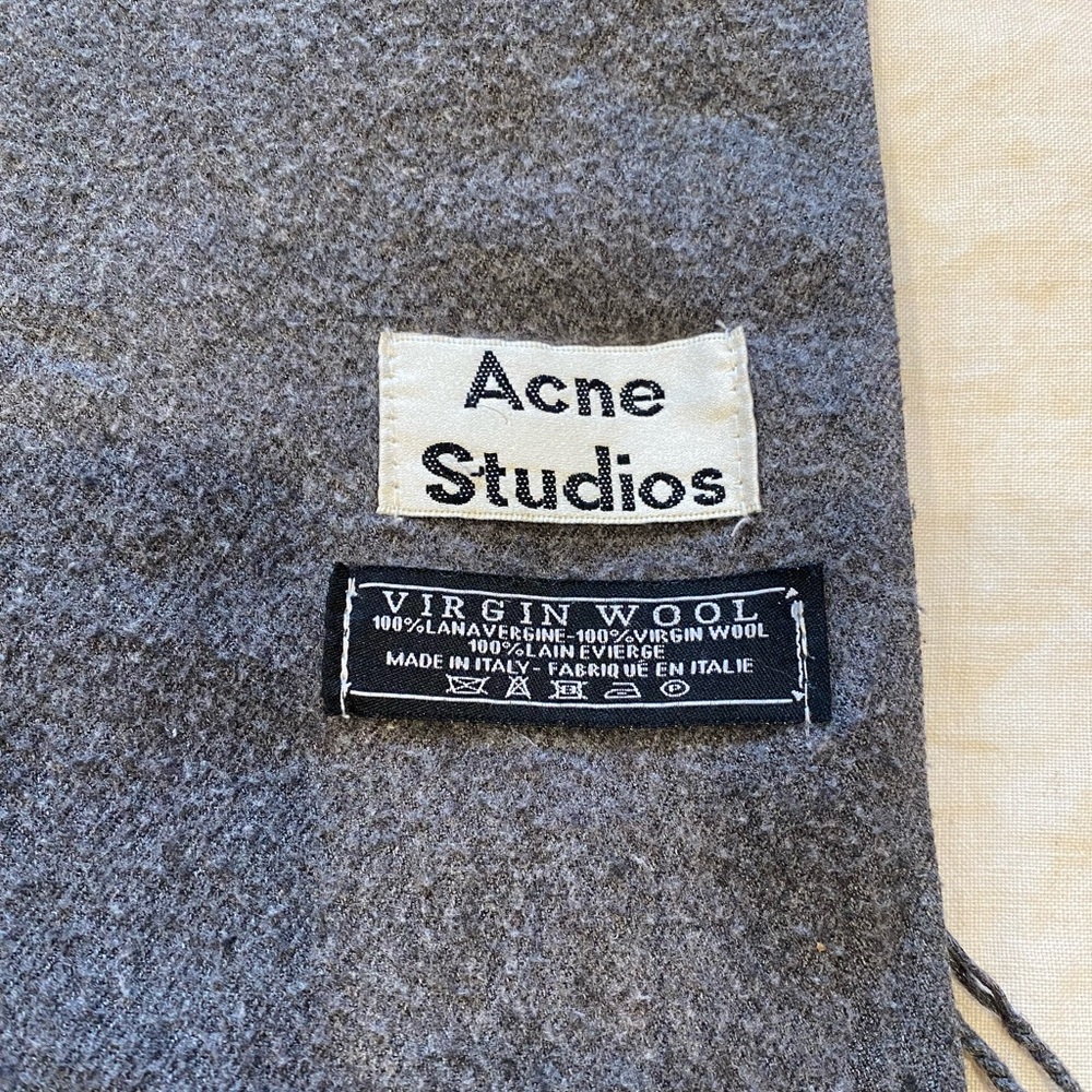 Acne Studios Scarf 100% wool. Real deal straight from Europe